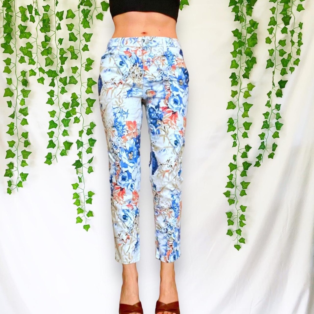 NWOT white and blue floral stretchy ankle jeans